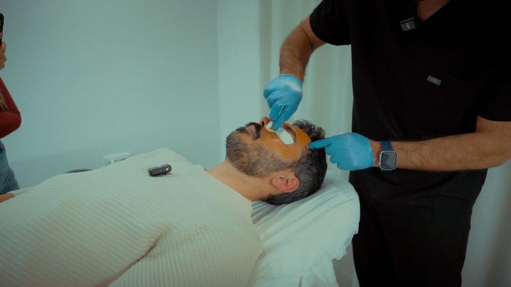 Dr. Santiago Bacca, médico estético especialista en bioestimuladores de colágeno