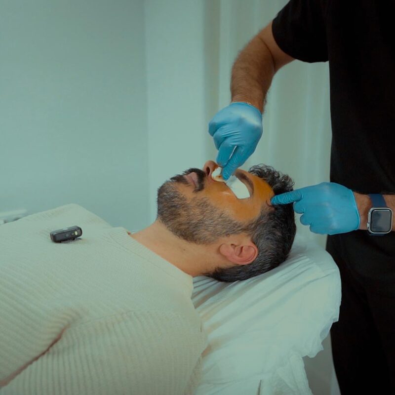 Dr. Santiago Bacca, médico estético especialista en bioestimuladores de colágeno